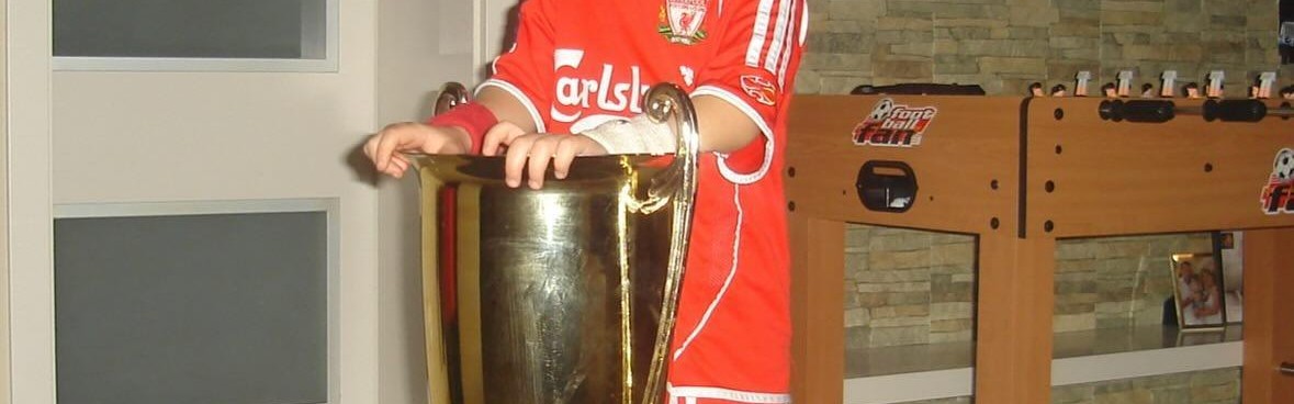 AG捕鱼王官网-英超赛场中球员因意外瓜掉装备的趣味集锦